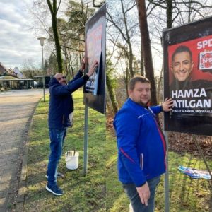 Plakatanbringung für Hamza Atilgan Wahlkreis 28 Niedersachsen